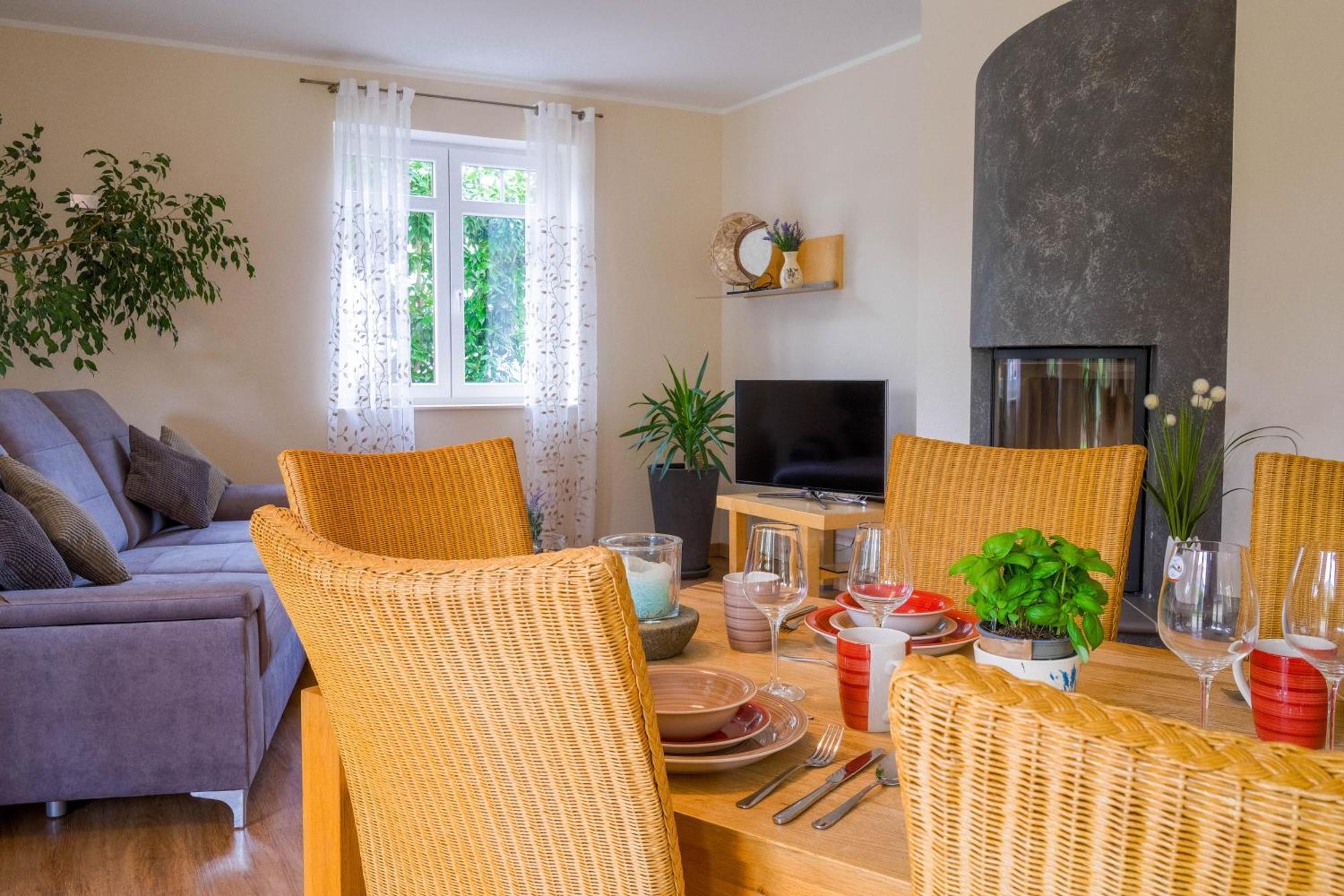 Apartment Dahem-apartments - Ruhig Parkplatz Rhein Main Gebiet Gut Erreichbar - App 1 Barrierefrei Mit Kamin Garten Und Hund - App 2 Mit Balkon Bretzenheim